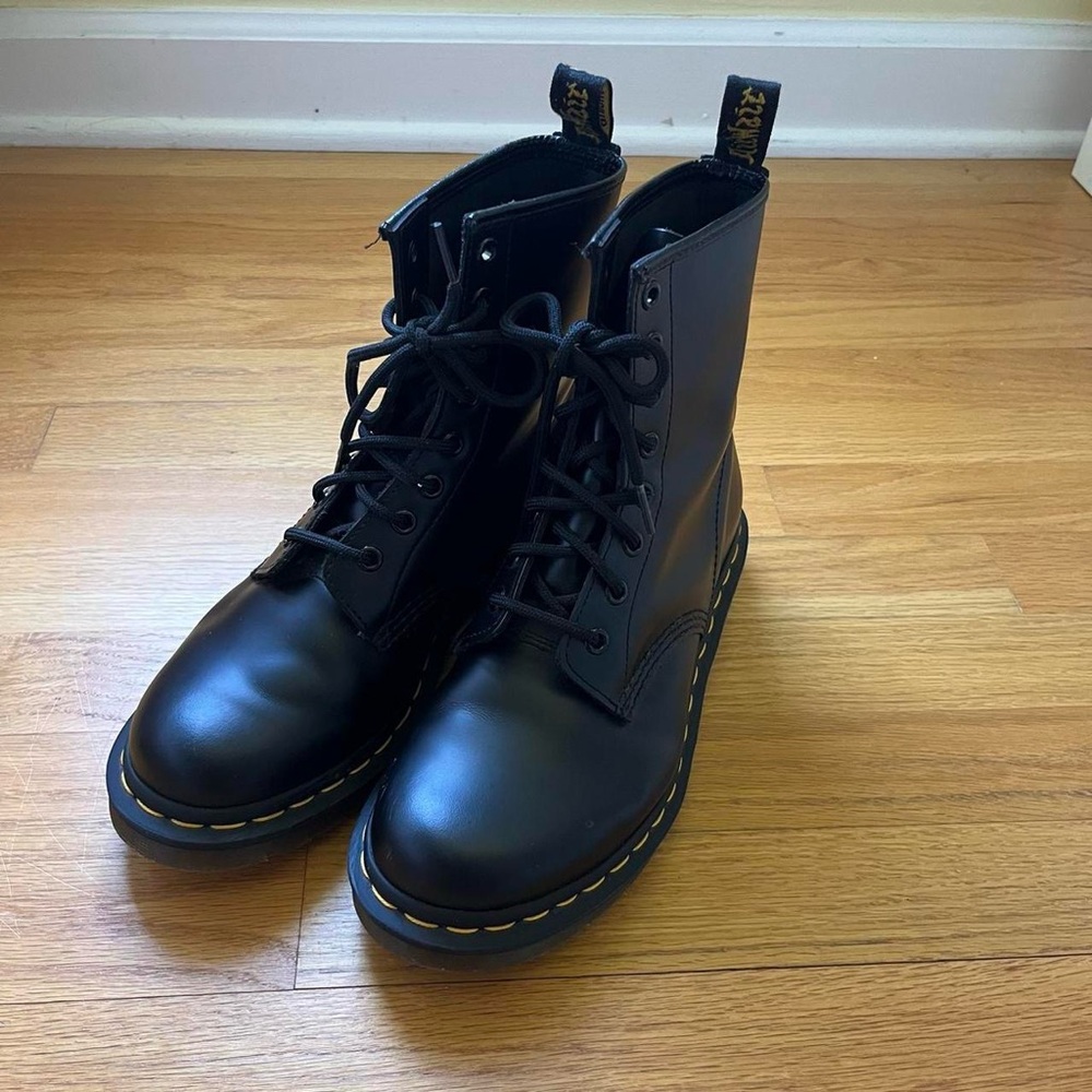 doc martens 1460 women’s smooth lace up leather boots